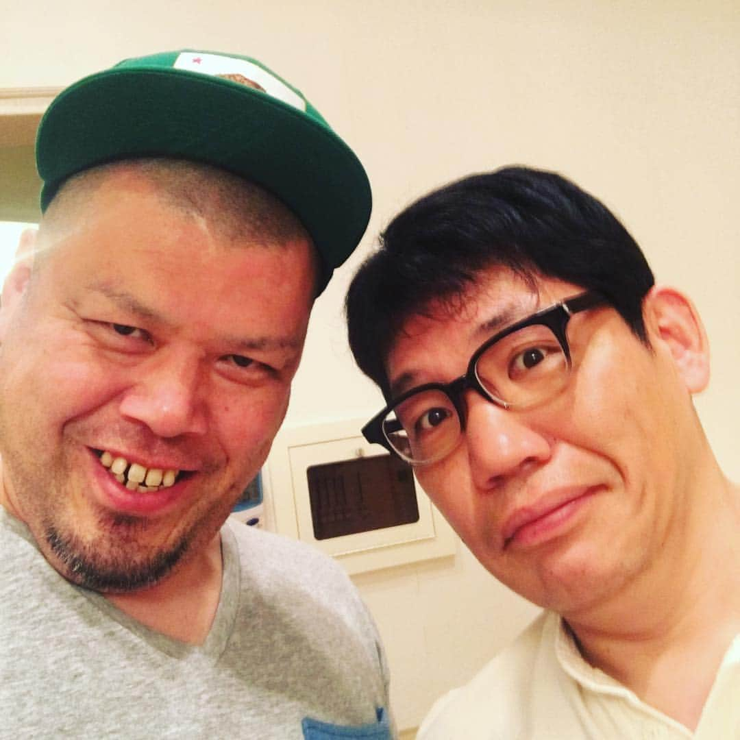 くっきー（川島邦裕）さんのインスタグラム写真 - (くっきー（川島邦裕）Instagram)「#ロケロケ #ロケロケ終了❤︎ #飯尾先輩ちゃまと♫ #楽しい楽しい #キングちゃん❤︎ #超絶面白電視台 #見る見るみぃ♫ #❤︎❤︎❤︎」6月1日 16時49分 - nikuguso_taro