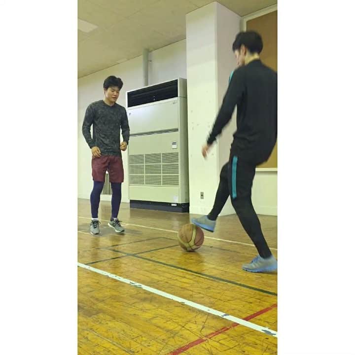 のインスタグラム：「今日もいい練習出来た。次の試合までにどこまで上がるか。仕上がりを20%まで行けば凄い事になる。そこまで試合までに持って行くぞ！ しかし俺のレベルの低さにびっくりするわ。でも毎日コツコツ頑張るしかない 😋😋😋 #頑張る #コツコツと #仕上げる #ウェーイ #亀田和毅 #亀田三兄弟 #ボクシング #サッカー #MEXICANITO #tmk #tomoki #kameda #boxeo #futbol #rapidez #habilidad #crecer #diario #para #ser #el #mejor」