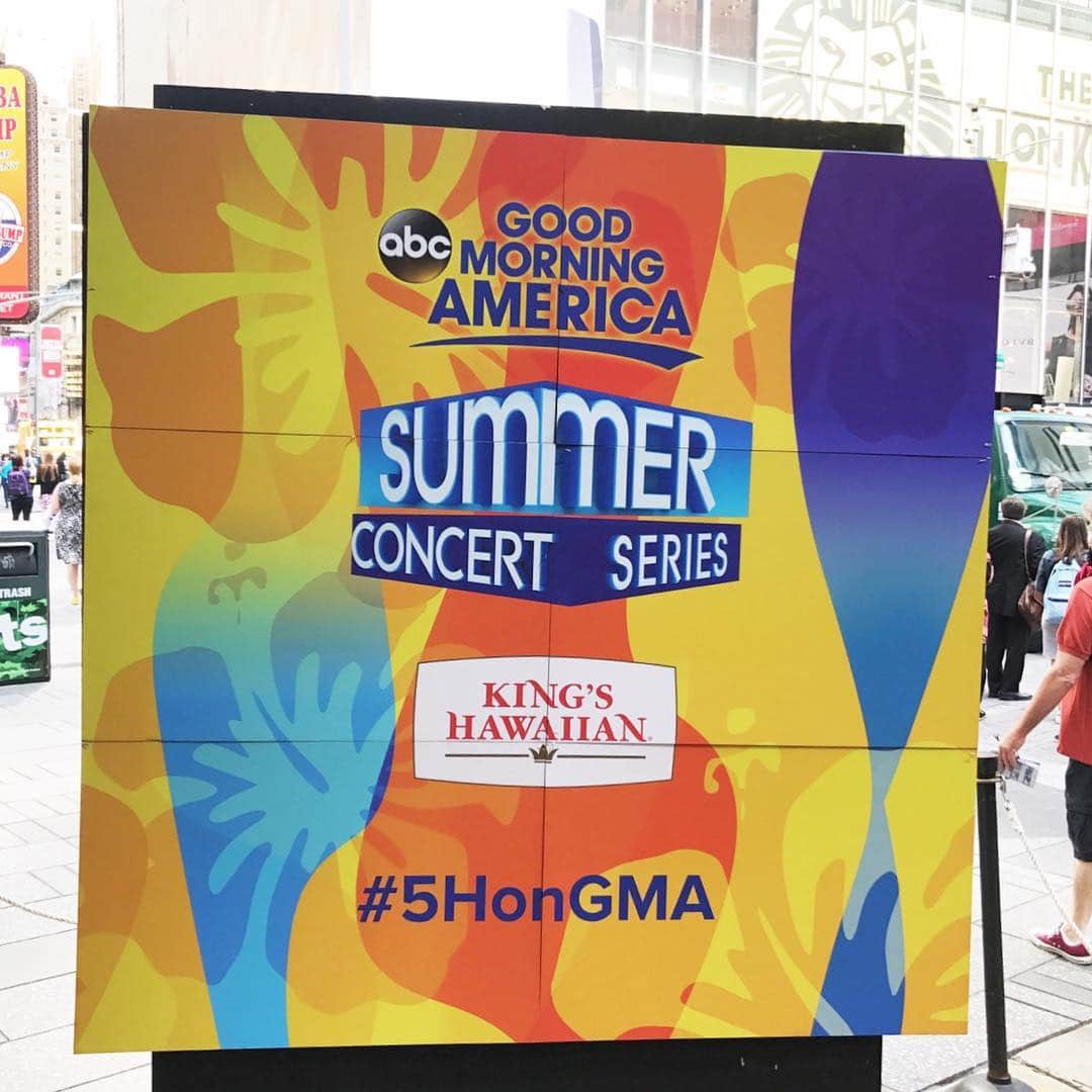 フィフス・ハーモニーのインスタグラム：「Since you're all FBI by now, @goodmorningamerica is giving you a mystery in Times Square. Follow along on their live streams! #5HonGMA」