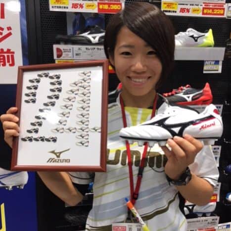 若林美里のインスタグラム：「今日は24回目の誕生日!! たくさんのお祝いのメッセージやプレゼントありがとうございます!! 両親や家族がいてくれたからこそ、 私を支え助けてくれる方々がいてくれるからこそ、 今の自分があります。  24歳も 何事にも感謝し、 真っ直ぐに、 そして楽しむ心を大切にして 進んで行きます!!今日1日最高でした!!(^^)/ 皆さまありがとうございます!!」