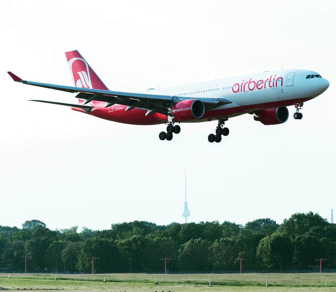 エアベルリンのインスタグラム：「Alongside #LosAngeles and #Orlando, #SanFrancisco is the third of the three new #nonstop long-haul routes to the #UnitedStates we are launching this #summer!  #YesWeFlyUSA #VisitCalifornia #FlySFO #USA #aviation #aviationlovers #aircraft #avgeek #plane #planelovers #aircraft #planespotter #spotter #spotting #aviationphotography #fly #flying #airbus #airbuslovers #airbusa330 #a330lovers #a330 #aviationgeek」