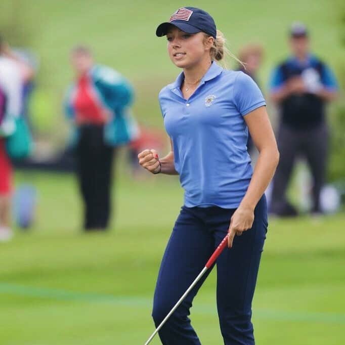 Sierra Brooksのインスタグラム：「New blog post is up! Check it out and maybe I'll fist pump like this😉👉 Link in bio」
