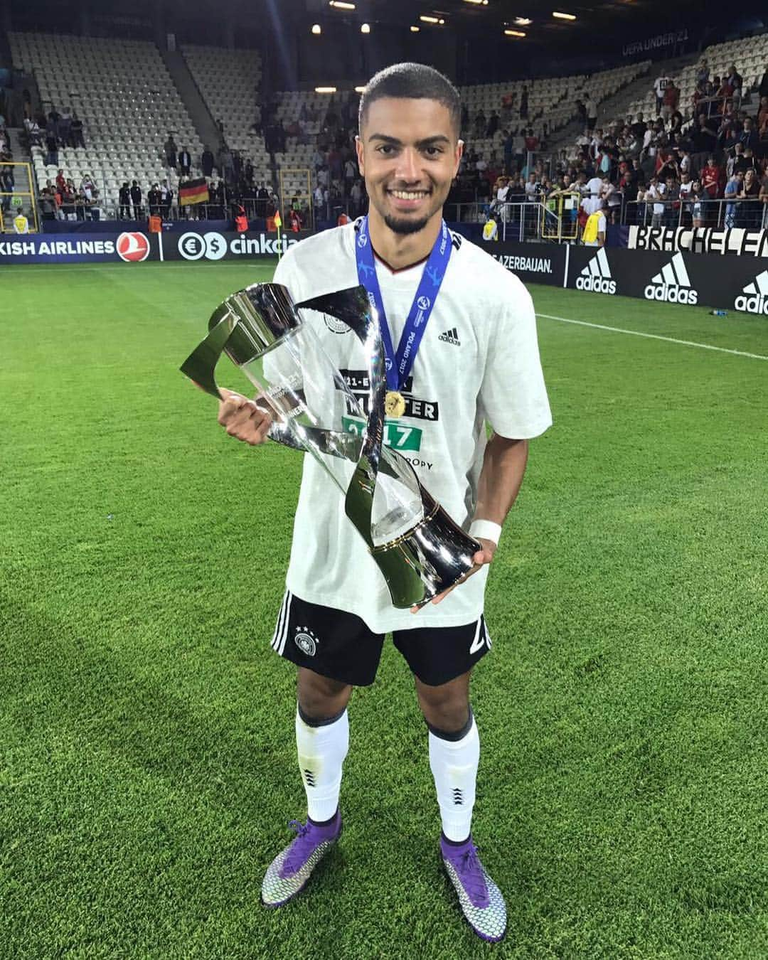 ジェレミー・トルジャンのインスタグラム：「Champs🏆 #U21Euro」