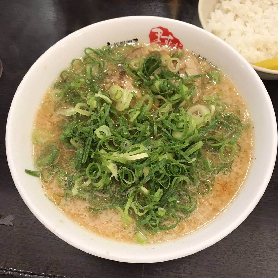 旅とラーメンのインスタグラム：「ますたにラーメン　@日本橋 ラーメン780円＋九条ねぎ100円 脂の量、麺のかたさ等が選べます。脂多め、辛め、中盛り、ライス。#ラーメン#ラーメン倶楽部#ラーメンインスタグラマー#ますたに#日本橋#九条ねぎ」