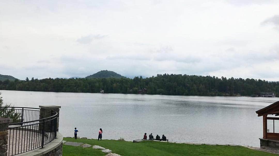 フェリシア・ザンのインスタグラム：「☺️⛰ so calm and peaceful stepping outside after being in the rink all day 👌🏼」