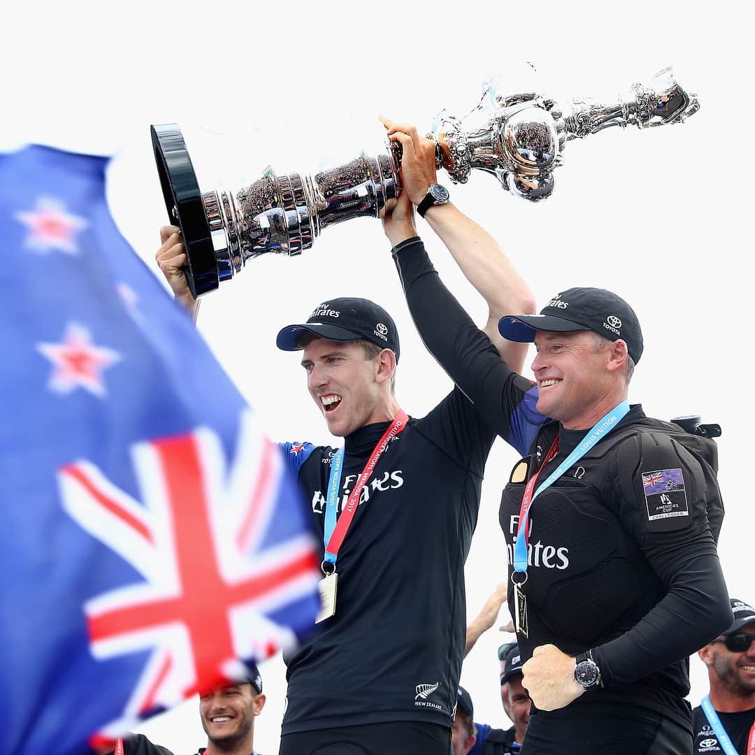 のインスタグラム：「#ETNZ / #OMEGAmychoice The America’s Cup is now the Kiwi’s Cup! Congratulations @EmiratesTeamNZ. OMEGA is proud to have sailed with you. #omega #omegawatches #watch #watches #omegaspeedmaster #speedmasterx33 #omegaseamaster #seamaster #omegaplanetocean #planetocean #omegadeepblack #deepblack #emiratesteamnewzealand #emiratesteamnz #newzealand #nz #kiwis #sailing #boat #team #race #americascup #congrats #congratulations #winner #victory #thereisnosecond #bermuda」