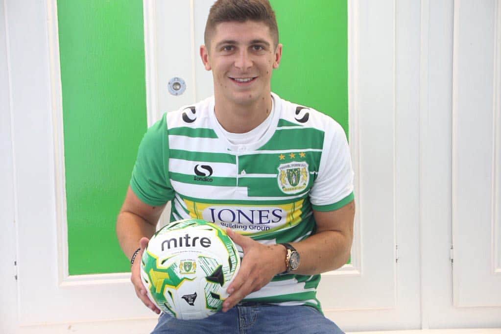 ジェイク・グレーのインスタグラム：「Fresh Start 😁⚽️」