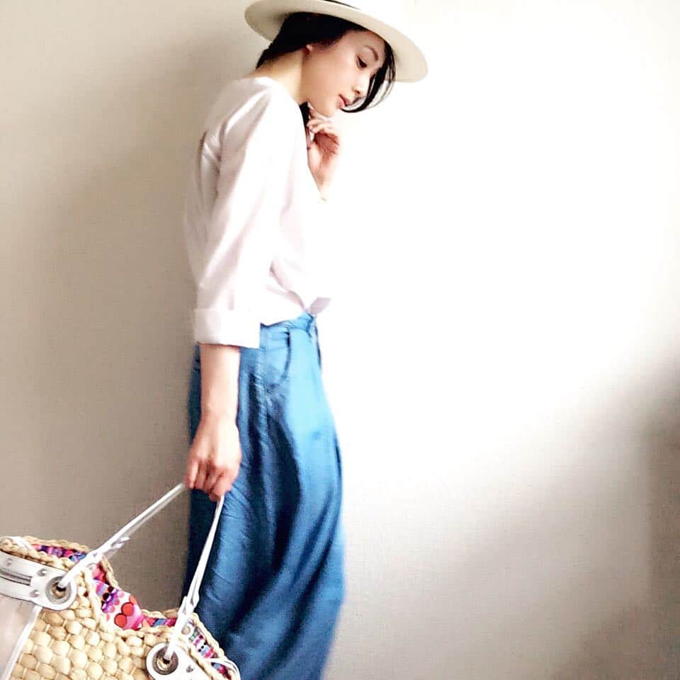 竹中友紀子のインスタグラム：「#coordinate  #ハット ... #zara #ザラ  #トップス ... #rivedroite #リヴドロワ  #パンツ ... #zara #ザラ  #バッグ ... #francescobiasia #フランチェスコビアジア」