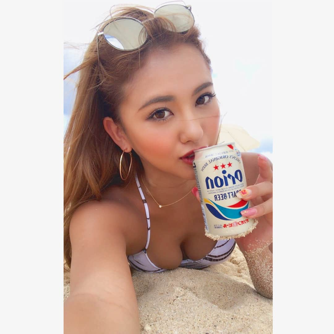 カレンさんのインスタグラム写真 - (カレンInstagram)「HAPPY 😊🍻✨💕 #orion #orionbeer #okinawa #selfie #beach #sun #sea #cjd_karen #bikini #japanesegirl #me #オリオンビール #沖縄」6月27日 20時55分 - cjd_karen