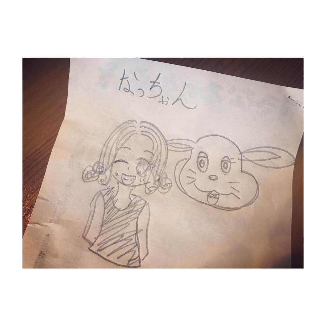 赤崎夏実さんのインスタグラム写真 - (赤崎夏実Instagram)「✍️❤️ 似顔絵描いてくれた😍」6月27日 17時53分 - natsumi_akazaki