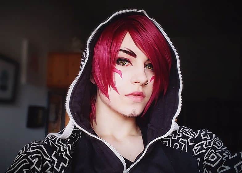 Geheさんのインスタグラム写真 - (GeheInstagram)「"The world owes the Vastaya a great debt. I'm here to collect." Quick male!Xayah makeup test from earlier today! So hyped for this project ahhHH 🐤 already started patterning the costume  #Xayah #LeagueOfLegends」6月28日 0時29分 - geheichou