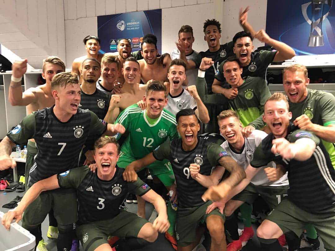 ジェレミー・トルジャンのインスタグラム：「Finale!!! #U21Euro#Team」