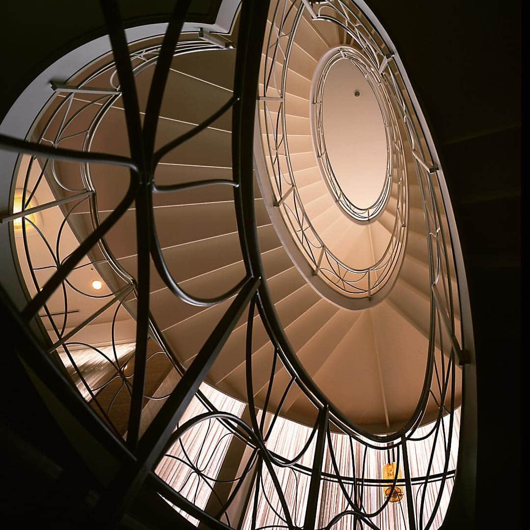 THE WESTIN KYOTO ウェスティン都ホテル京都のインスタグラム：「西館のらせん階段  The spiral stairs in the west building. #蹴上 #けあげ #京都 #kyoto  #ウェスティン都ホテル京都  #ウェスティン都 #ウェスティン都ホテル  #westinmiyakokyoto #thewestinmiyakokyoto #ホテル  #hotel #hotels #westin #keage  #らせん階段 #spiralstairs」