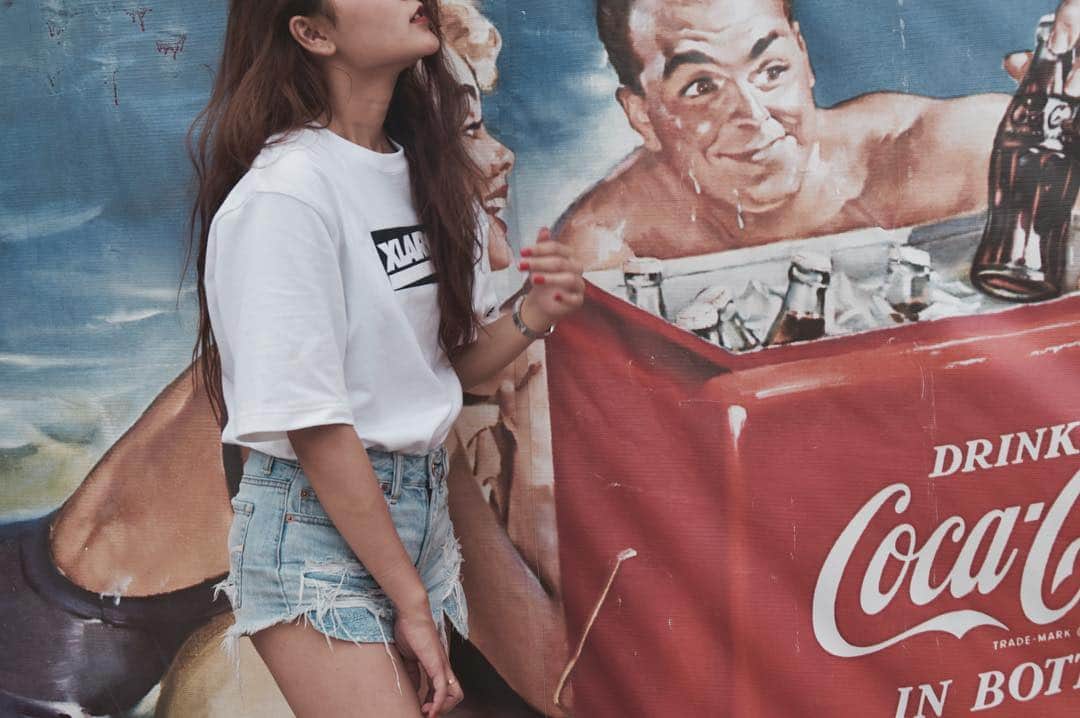 のインスタグラム：「沖縄に行くと何故か撮ってしまう撮影スポット😂笑  #okinawa #fashion#model #tokyo #summergirl #instphoto #followplease#instagramer #xlarge#code#カジュアル# ストリート#ファッション」