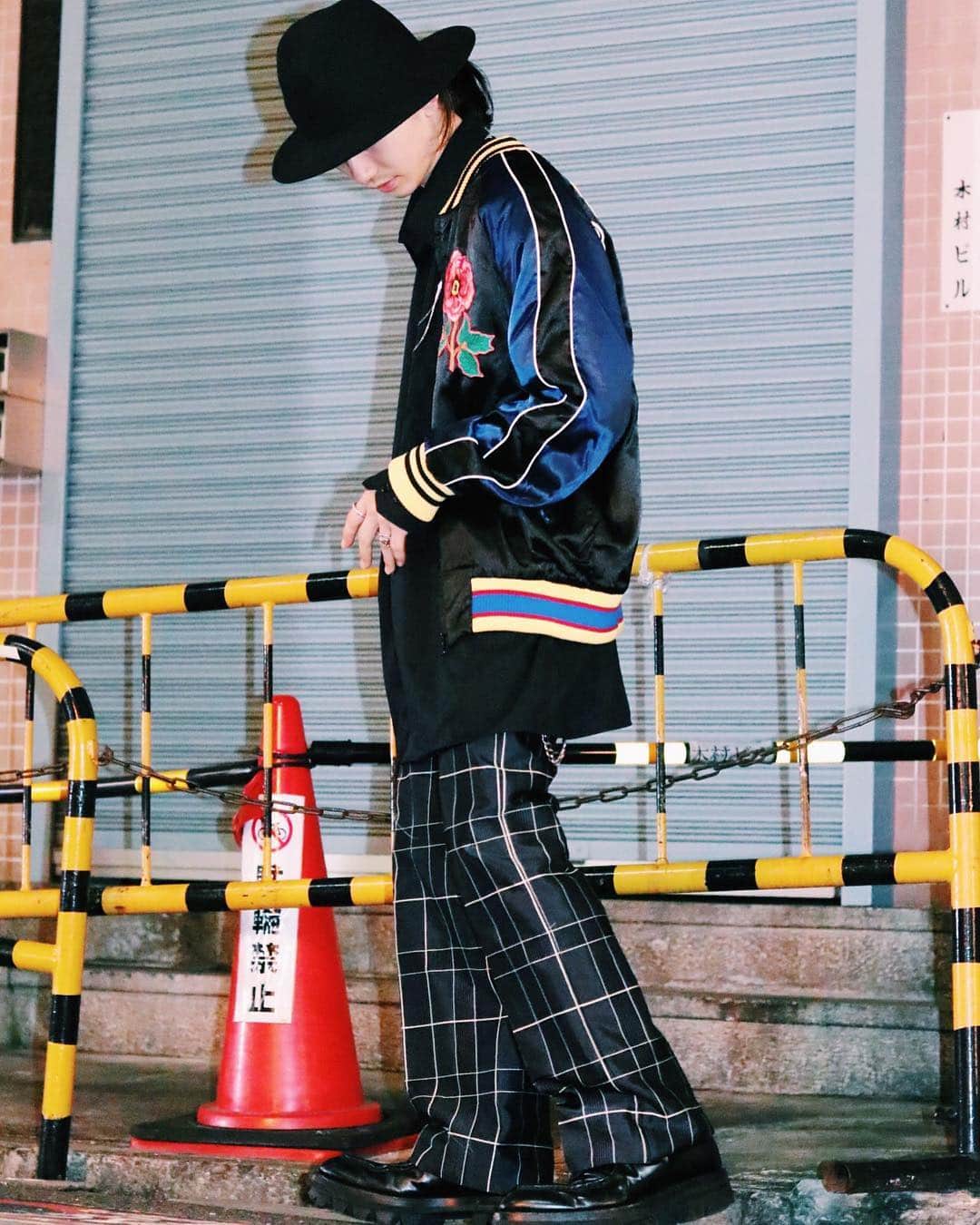 伊達豊のインスタグラム：「outer: #gucci inner: @nibunnoichi0405  pants: #PRADA shoes: #PRADA #pradashoes」