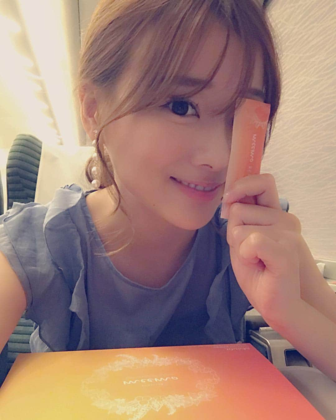 重盛さと美さんのインスタグラム写真 - (重盛さと美Instagram)「最近お肌のために食べとう🍴 美容成分たっぷりゼリー🍮💕✨#ミーモ#旨い！ さっちゃんがいつも飲んどうビオチン(ビタミンH)も入っとう😎👍🏻 #ゼリー#美肌#meemo#ミーモゼリー#エラスチン#プエラリア#ビオチン @reikaasai @bitekilab_meemo」6月28日 21時58分 - satomi_shigemori