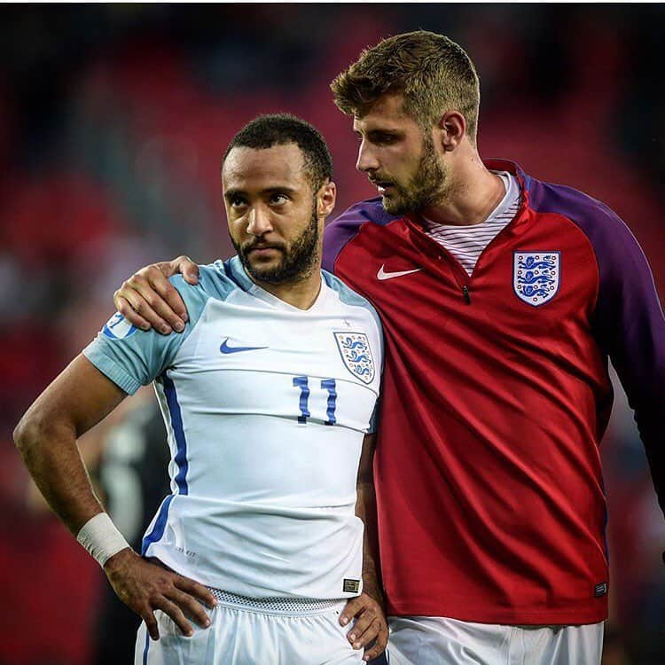 ジャック・ステファンズのインスタグラム：「Horrible way to end the season but it's been an honour to represent England 🦁🦁🦁」