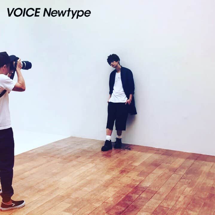 VOICE Newtypeさんのインスタグラム写真 - (VOICE NewtypeInstagram)「おはようございます🌞 発売中のボイスニュータイプNo.064から、本日は #江口拓也 さんのメイキングを♡」6月29日 11時18分 - voice_newtype