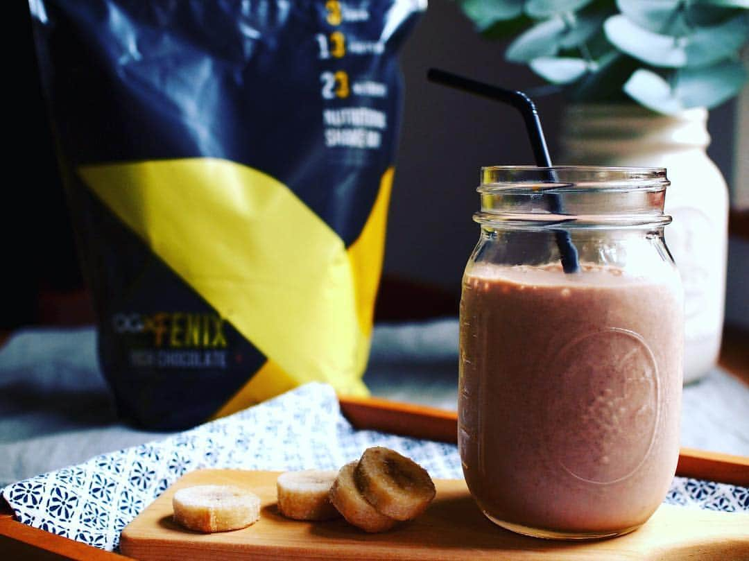 ORGANO JAPANさんのインスタグラム写真 - (ORGANO JAPANInstagram)「🍌 Chocolate banana shake 🍌  The perfect breakfast for your business life. * 今朝は、OGX FENIXの鉄板レシピで3分朝食♫ *  ミキサーで30秒ガーーーッとすれば完成！  正直3分もかからず完成♫ * RecipeはFacebookに♫  #organogold #organo #weareorgano #ganoderma #reishi #ogx #ogxfenix #chocolate #breakfast」6月29日 11時36分 - organojapan_nfr