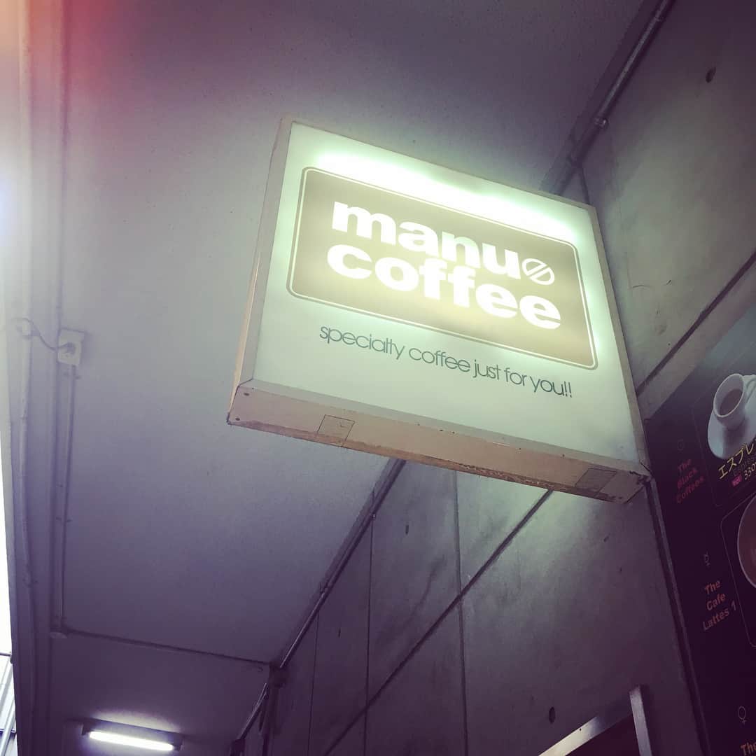 蒼山幸子さんのインスタグラム写真 - (蒼山幸子Instagram)「レーベルメイトの後輩 リリちゃんがコラボしてた 福岡のコーヒー屋さん manucoffeに寄ってみました。 おしゃれだし おいしいー。 今日は一日福岡で  ラジオなど出させていただきます💐 #manucoffe #lililimit  #福岡」6月29日 15時55分 - sachiko_aoyama