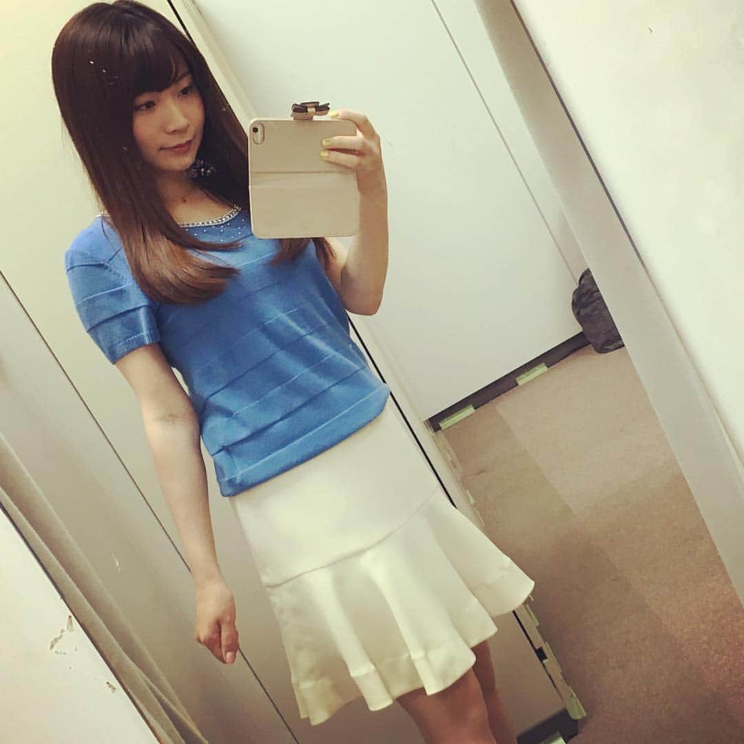 國本未華さんのインスタグラム写真 - (國本未華Instagram)「衣装はブルー。 今日はトップスが青。 さぁ…今週末から来週にかけてかなり暑くなりそうなのです。」6月29日 16時20分 - kunimoto_mika