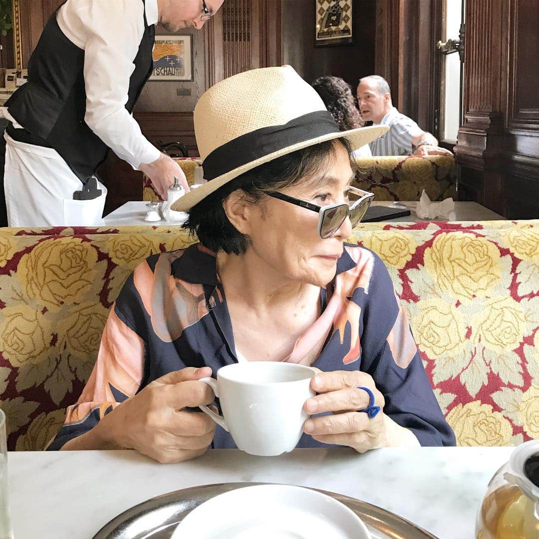 オノ・ヨーコのインスタグラム：「These days I enjoy every minute of my life. I love you!」