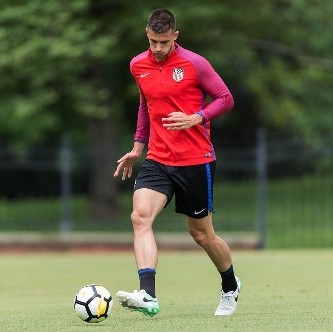 マット・ミアガのインスタグラム：「Glad to be back 🇺🇸 #USMNT」