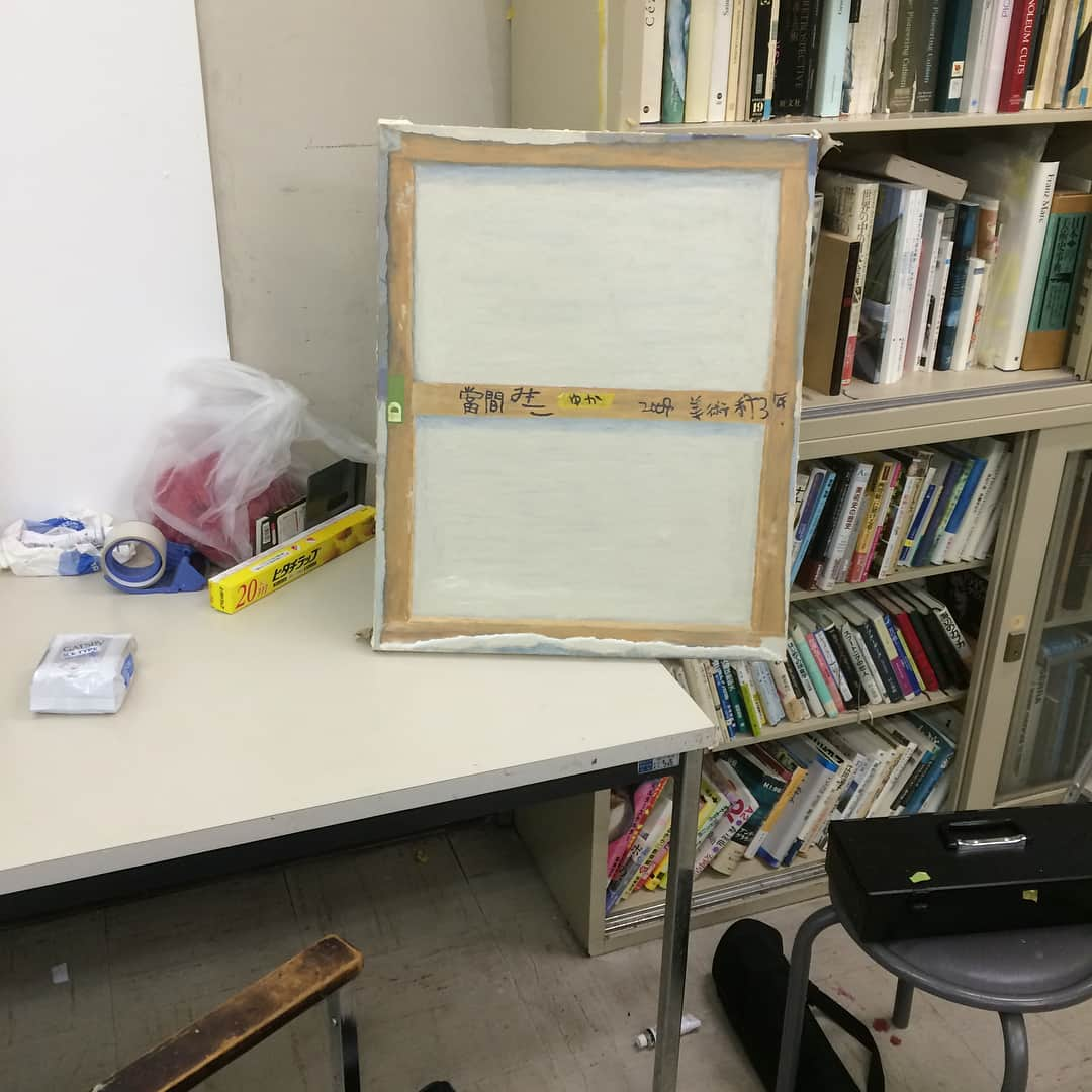 原田桂佑さんのインスタグラム写真 - (原田桂佑Instagram)「『キャンバスの裏(The back of the canvas)』 大学ん時に描いたもの。キャンバスの表にキャンバスの裏を描きました。 #絵 #油絵 #油彩画 #らくがき #グラフィティ #キャンバス #大学生 #美術科 #だまし絵 #アート #役者 #俳優 #sketch #drawing #graffiti #oilpainting #oilpaint #trompeloeil #canbus #art #actor」6月29日 21時29分 - haraharano_k