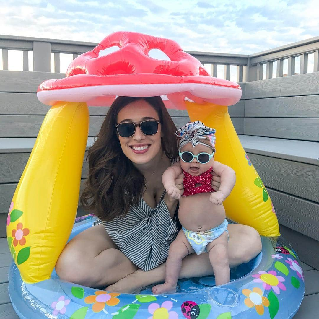 マリーナ・スコーシアーティさんのインスタグラム写真 - (マリーナ・スコーシアーティInstagram)「Baby's first day at the (mini) pool. 😜 I didn't know they had SWIM diapers!! #newmom These Pampers Splashers allow my little lady to enjoy the water without a soggy diaper and (may I say?) she looks adorable in them. @pampersus #babyfashionista #PampersPartner #babysteps #slayinit #Splashers #poolparty #mushroomshade #babygotbelly #mommyandme #momlife #messymom #inflatablepool #mommasgirl #newsquad #babylikeagirl #beautifulmess #newborn #nevergrowup #parenthood #learningcurve #diapersgalore #bumpwatchover #summerfun #babypoolparty #diapersthatWERK」6月30日 6時03分 - marinasqu