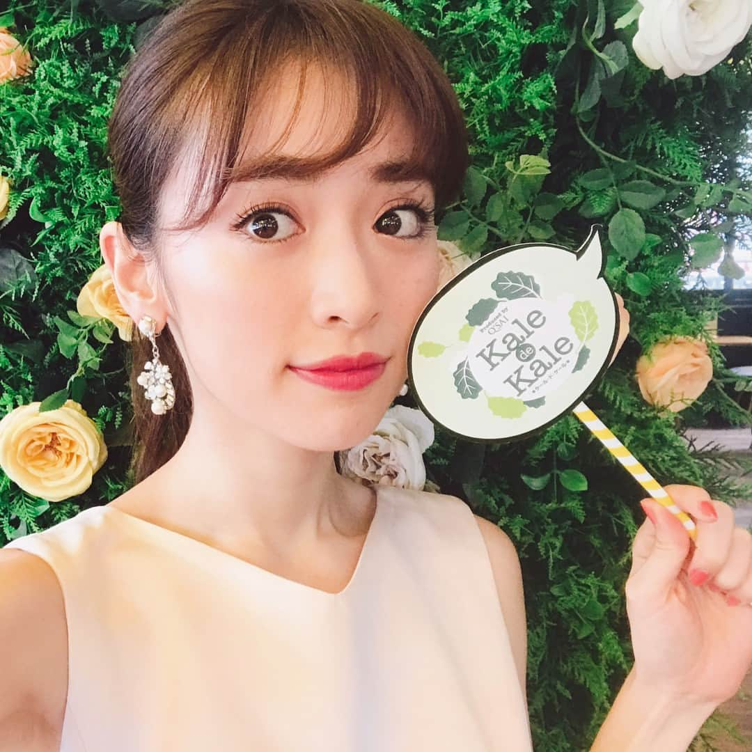 泉里香さんのインスタグラム写真 - (泉里香Instagram)「今日から７月９日まで期間限定でオープンする「キューサイ ケール カフェ表参道」のオープニングイベントに参加させていただきました！ スーパーフードのケールが無料で試せるカフェ。 青汁というと、苦いイメージですがとても飲みやすくて驚きますよ！ ぜひ遊びに行ってみてくださいね😋🌿 「おいしい！もう一杯！」 #キューサイ#kale_de_kale#ケールドケール@kale_de_kale_official」6月30日 11時59分 - rika_izumi_