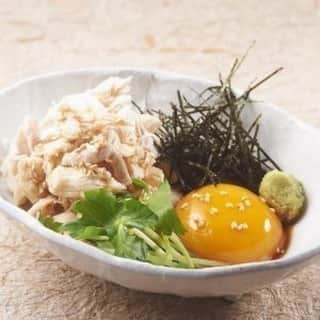 鳥どり水道橋のインスタグラム：「こんばんは！鳥どり水道橋です。  外食好きの方は、夏を目前にしたこの季節、どんどん色々な場所へ美味しいものを食べに行きたくなりますよね。でも、飲み過ぎ＆食べ過ぎや栄養の偏りなどが気になる方も多いのでは？今回は、当店で扱う「鶏肉」がいかに美容や健康によいものかをご紹介しましょう。  ぜひ当店で楽しい時間をお過ごしください。お待ちしております。 ▼詳細はこちら▼ http://toridori-suidoubashi.com/ ☎電話番号：050-3466-1292  #水道橋 #居酒屋  #焼き鳥 #鶏料理 #宴会 #飲み放題 #鳥どり」