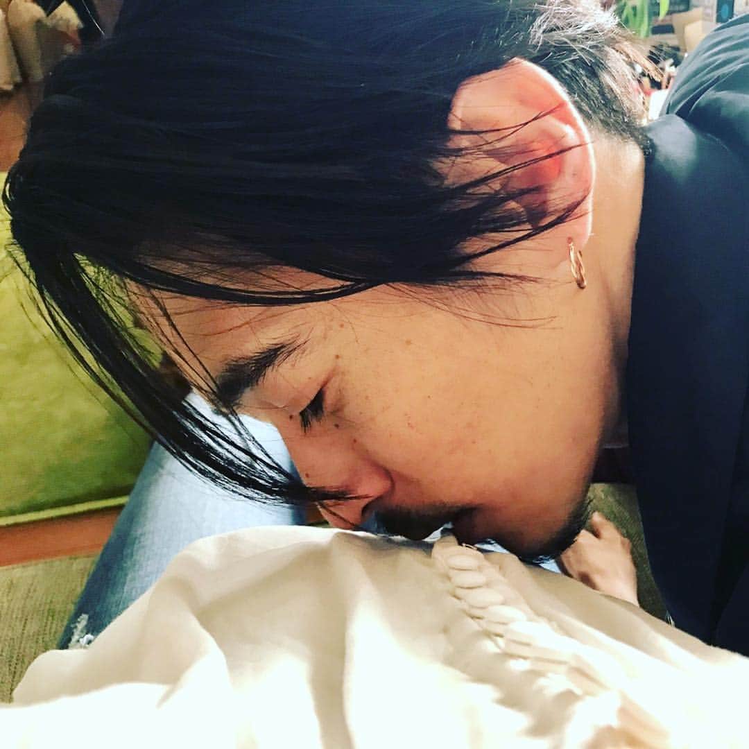 窪塚洋介のインスタグラム：「We talk to our baby everyday.」