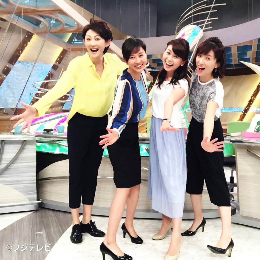 フジテレビ「とくダネ！」のインスタグラム：「菊川さんと梅津さんと森本さんと山中さんのオンエア直後の様子です 4人揃った画像はこのInstagramアカウントで初めてです♪ #菊川怜 #梅津弥英子 #森本さやか #山中章子 #とくダネコーデ  #どんなセリフが合うでしょう #とくダネ大喜利 #ファッション #コーディネート #今日のコーデ #アナウンサー #大喜利 #2017 #6月7日 #水曜日 #とくダネ #tokudane #フジテレビ #fujitv 170607」