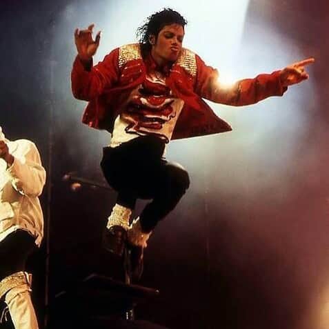 マイケル・ジャクソンさんのインスタグラム写真 - (マイケル・ジャクソンInstagram)「Air Michael! #magic #MichaelJackson #VictoryTour」6月8日 1時24分 - michaeljackson
