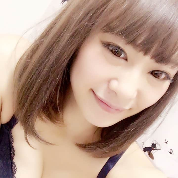 広瀬奈々美さんのインスタグラム写真 - (広瀬奈々美Instagram)「髪色落ち着かせましたー♡肉眼だと結構黒髪w  #早く色抜けろ#もうちょい茶髪になって#みんなはどっちがいい」6月8日 2時13分 - nanami_hirose