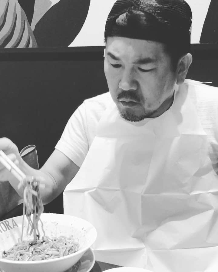 藤本敏史のインスタグラム：「辛くないと思って頼んだ 汁なし坦々麺🍜 からすぎたみたい。 汁なし坦々麺て辛いよね 笑 ってか超美味しかったこれ🙋」