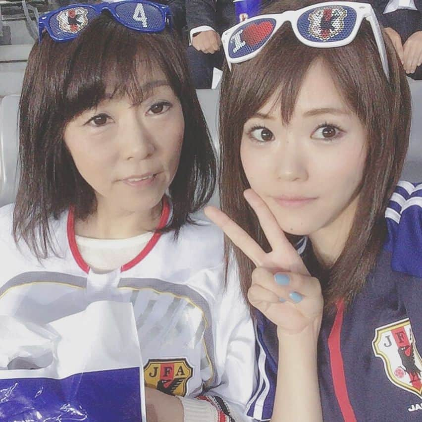 長谷川ゆうさんのインスタグラム写真 - (長谷川ゆうInstagram)「. 頑張れ日本！ ママと日本代表の応援！ . #soccer #football #stadium #サムライブルー #サッカー #日本代表 #キリンチャレンジカップ  #親子観戦#⚽️」6月7日 20時41分 - haseyuu08