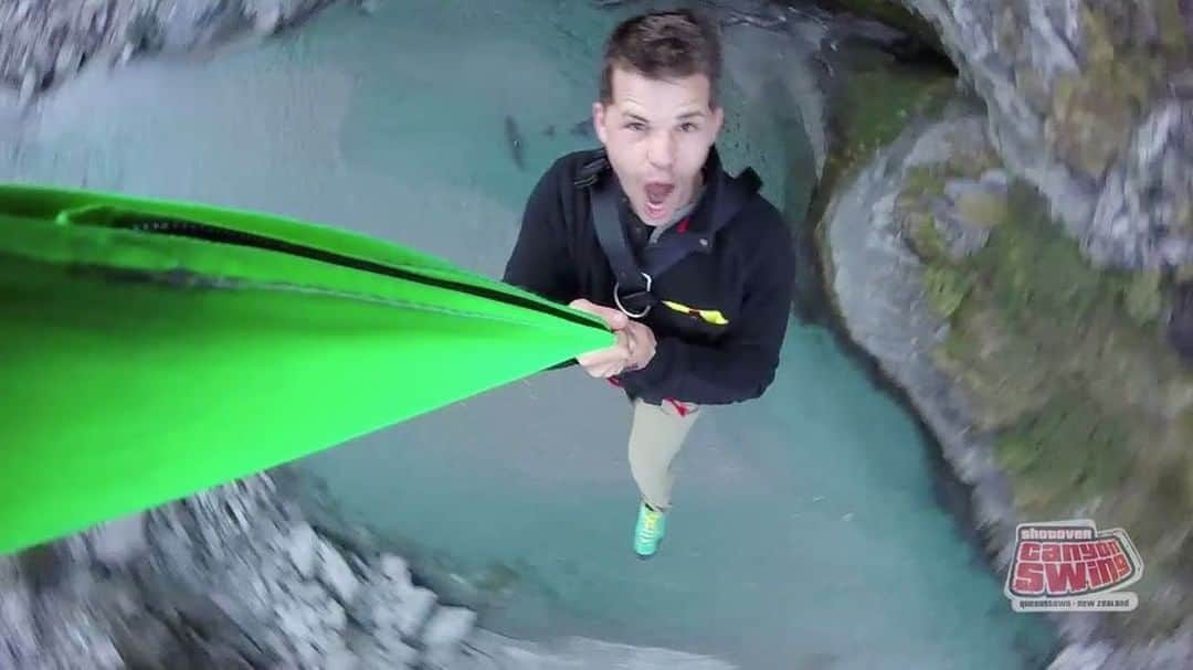 マックス・カーバーのインスタグラム：「Well... that was fun. Made a considerable contribution to the swear bucket #shotovercanyonswing」