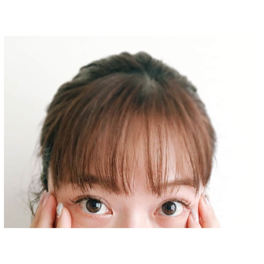 高山直子さんのインスタグラム写真 - (高山直子Instagram)「にゅ〜💛まつ毛👀💛 ダークブラウン×オレンジ 両目で140本、Cカール🐈 目尻長めにして猫目っぽくしてます🐾 夏はカラーで遊ぶのが好き。きっとずっとカラー🍊 #まつ毛エクステ#本業#マツエク#まつえく#eyelashextensions #eyelash#fraisier_eyelash#アイメイク#eyemakeup #オレンジ#オレンジメイク#猫目#キャットライン#cateye」6月8日 21時02分 - nao_70koro