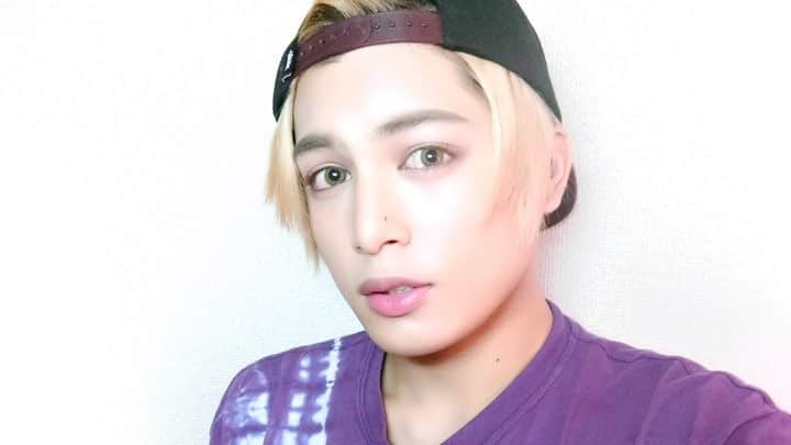 斉藤平七（へえ）のインスタグラム：「へえ的毎日メイク💄💄 . . . YouTubeにあげた動画を1分にまとめてみたよ😘😘😘😘 . . . フル動画はプロフィールのURLから観てねんっっ🌈 . . . #毎日メイク #selfie  #selfietime  #like4like  #follow #me  #kawaii  #make #makeup #makeuptutorial  #harajuku  #へえ #斉藤平七 #ヘエメイク #メンズメイク」