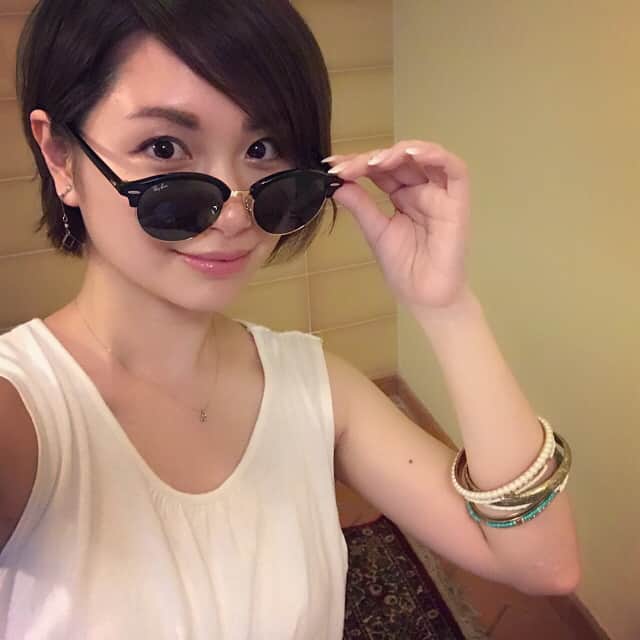 寺田有希さんのインスタグラム写真 - (寺田有希Instagram)「買っちゃった(*´ω`*)！ ・ ・ #rayban  #sunglasses  #ついに買っちゃった #定番の黒にした #べっ甲もほしくなる #teradayuki」6月8日 14時42分 - terada_yuki