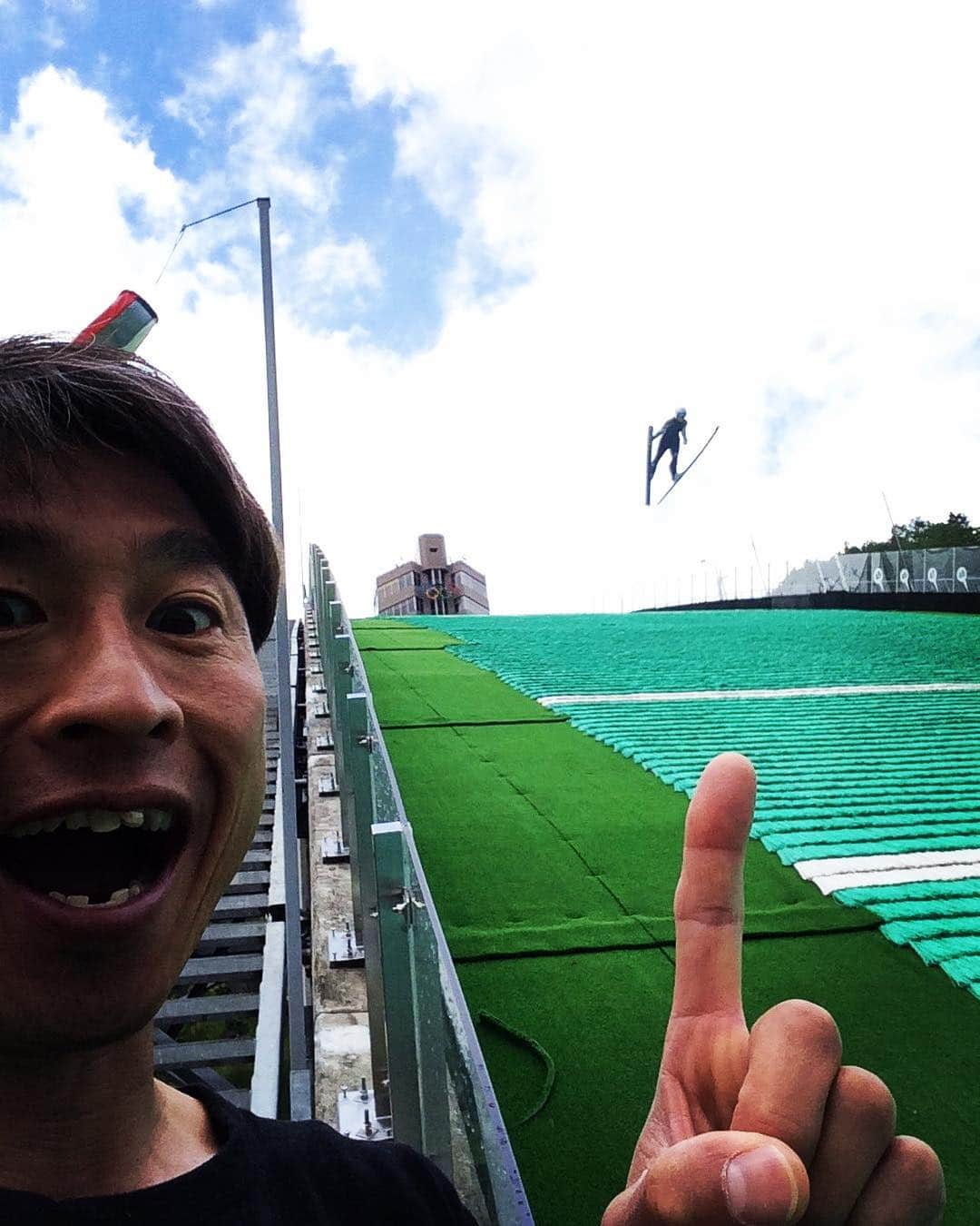 岩渕香里さんのインスタグラム写真 - (岩渕香里Instagram)「風も落ち着いてていい日でした☺️ キングオブスキー健司さんは 素敵すぎです！  It was good day today. There are lots of things I can learn from him. He is Kenji Ogiwara"king of ski"!! #kitanoskiteam  #hakuba #skijump #skijumping #fisskijumping  #snowjapan  #kingofski  #nagano #superfeet #cwx #verivox #verivoxskijumping  #五輪 #goodday  #bluesky」6月8日 18時03分 - i_am_kaoriiwabuchi