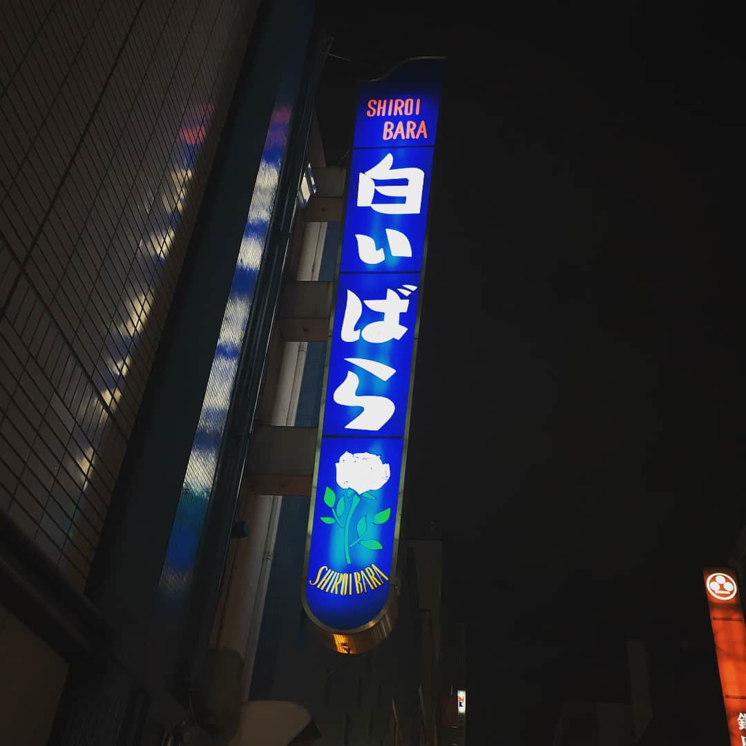高橋リタさんのインスタグラム写真 - (高橋リタInstagram)「初❣️白いばら😍 まさか、ここでも歌ってお祝いしていただけるとは💕 みんなありがとう💓」6月9日 0時51分 - jojopon