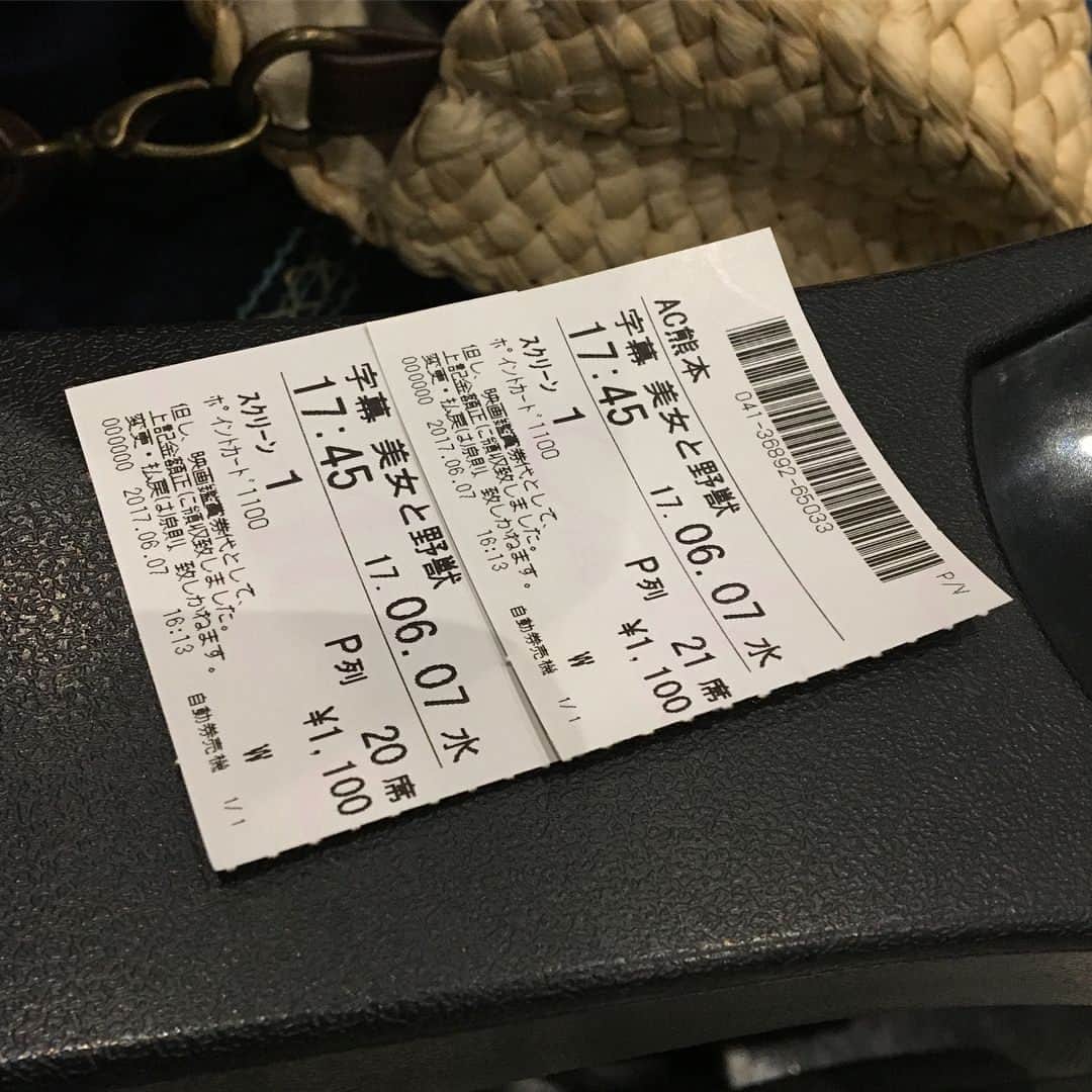 田口春菜のインスタグラム：「美女と野獣❤️ ほぼ貸切映画館楽しかったなぁ。 昼顔みたいなぁ。 #美女と野獣 #客4人 #楽しかった #竹森さん #いつも送り迎えありがとう #大好き💕」