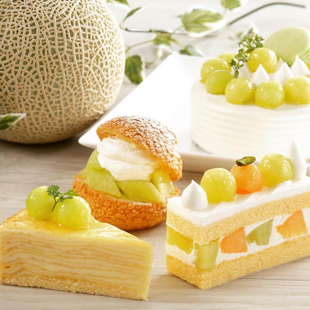 THE WESTIN KYOTO ウェスティン都ホテル京都のインスタグラム：「ティールーム「メイフェア」“メロンスイーツフェア”(左からメロンミルクレープ、メロンシュー、メロンショート、メロンデコレーション12cm) ‘Melon Sweets Fair’by the tea room MAYFAIR.(From left, Melon mille crepe, Melon cream puff, Melon sponge cake, Melon decorated cake) #ウェスティン都ホテル京都  #ウェスティン都  #ウェスティン都ホテル #メイフェア #mayfair #thewestinmiyakokyoto #Kyoto  #京都 #ホテル  #hotel #hotels #westin #melon #メロン #ウェスティン  #mayfair #メイフェア #スイーツ #ケーキ #スイーツ #ミルクレープ #メロンスイーツ #メロンミルクレープ #メロンシュー #メロンショート #メロンデコレーション #melonsweets #millecrepe #millecrepes #millecrepecake #decorationcake #decorationcakes #creampuff」