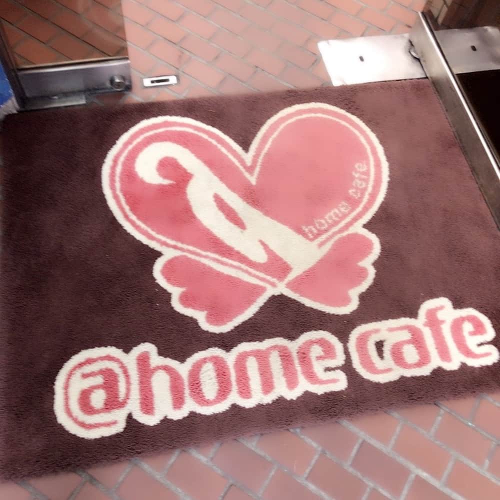 夢咲りおなさんのインスタグラム写真 - (夢咲りおなInstagram)「#ちむさん #居なかった #アットホームカフェ #怪しいやつ w . . . #東京#秋葉原 #メイド#可愛い#メイドカフェ#オタク#@homecafe#万年B組ヒムケン先生#ヒムケン先生復活して#ケブくん」6月9日 16時09分 - yumerio0906