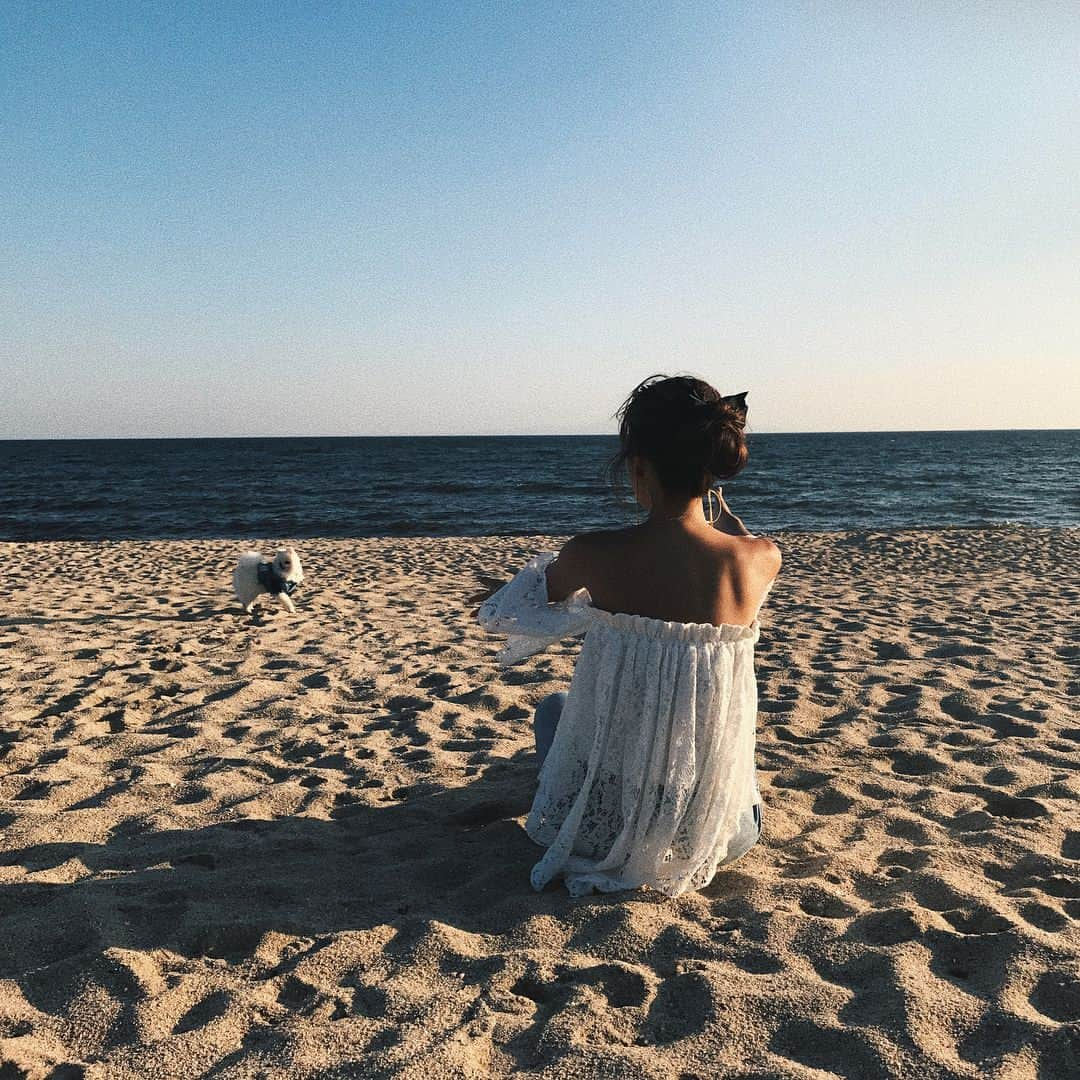 梯真奈美さんのインスタグラム写真 - (梯真奈美Instagram)「ぷらっと海へ🌊🐚🌅 とと大騒ぎだよ。笑  #sea #instagood #instagram #happy #sunny #summer #sunset #dog #dogstagram #pomeranian #eimy #eimyistoire」6月9日 18時37分 - official_manami