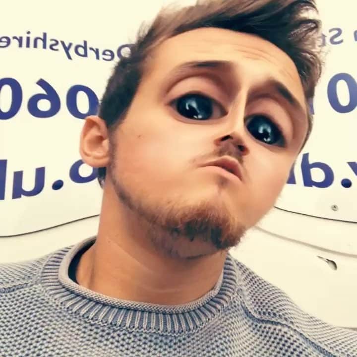 トム・キャセルのインスタグラム：「The most supportive friend I've ever had 🤣 @tommc26」