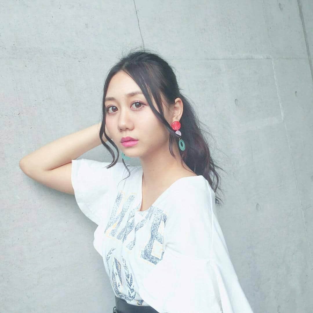 古畑奈和のインスタグラム：「今日の私服です🌸  AKB握手会に来てくださった皆さま ありがとうございました。  スカートのポケットが大きくて とっても便利なの🐰  #ske48 #akb48 #私服」