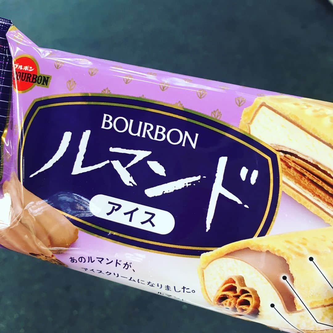長田庄平のインスタグラム：「ルマンドアイス！ #新潟限定 #めっちゃ美味い #全国発売希望 #美味スロー #無駄なスロー #チョコレートプラネット」